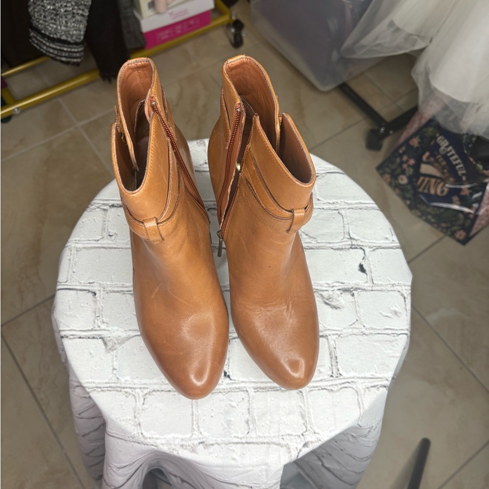 Lauren Ralph Lauren, Tan Ankle Booties with Sturdy Heel and Gold Buckles - Picture 5 of 6